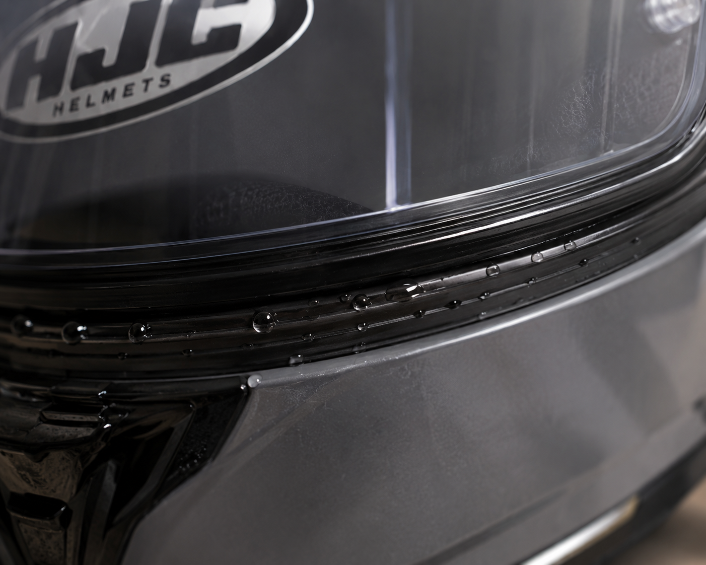 How to Maintain Your Visor and Rubber Gaskets for a Silent, Waterproof Seal HJC